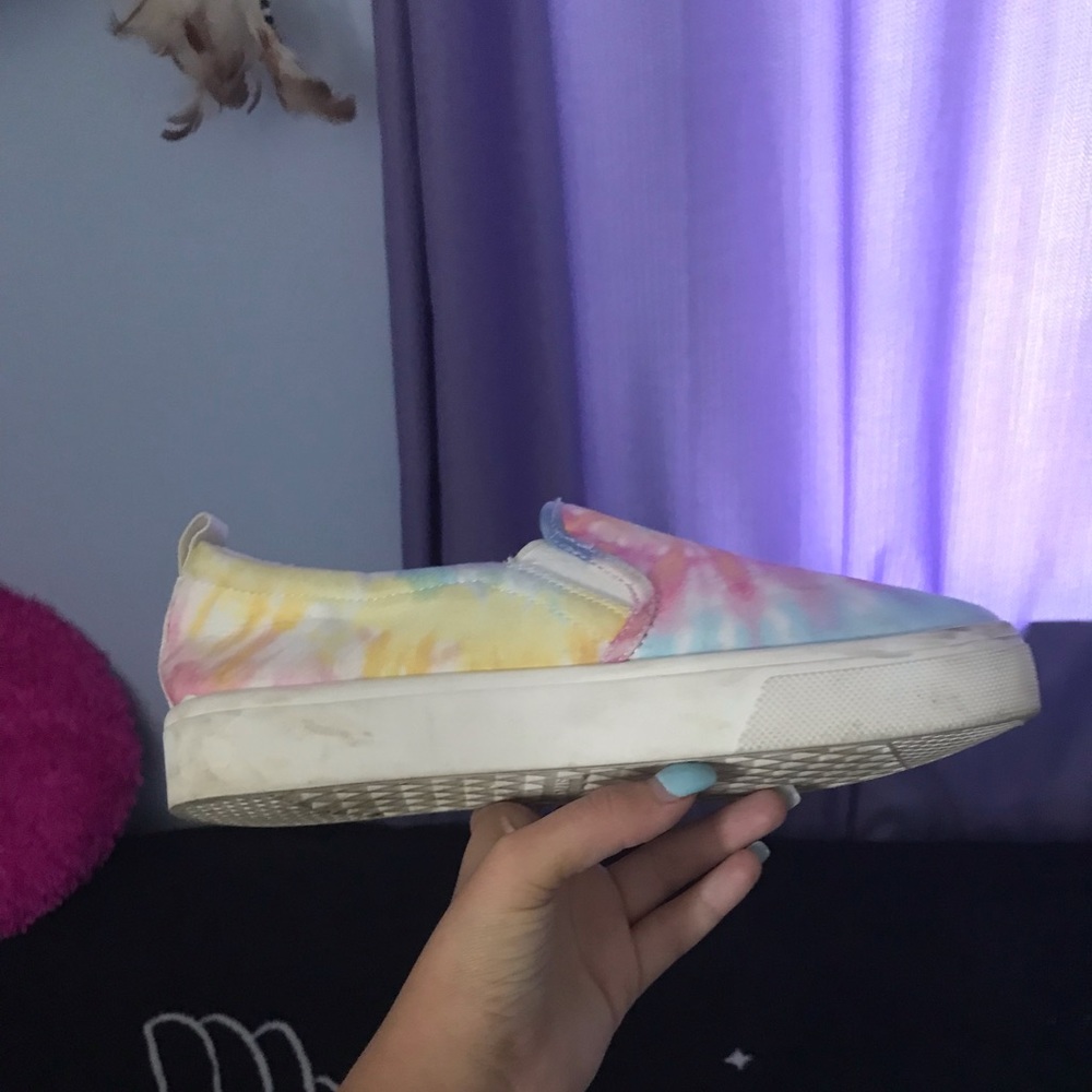 Tye-dye Skechers